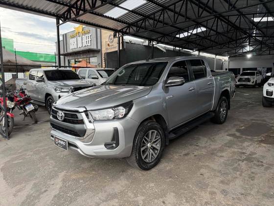 TOYOTA HILUX 2.8 D-4D TURBO DIESEL CD SR 4X4 AUTOMÁTICO TOYOTA HILUX 2.8 D-4D TURBO DIESEL CD SR 4X4 AUTOMÁTICO